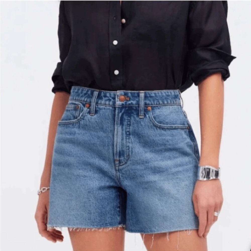 Madewell The curvy Perfect Blue Jean Shorts. Size 27